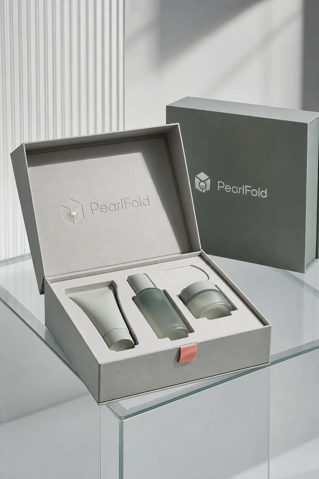 PearlFold box with fitted paper-based inserts